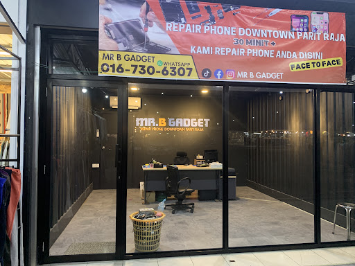 Repair phone downtown parit raja