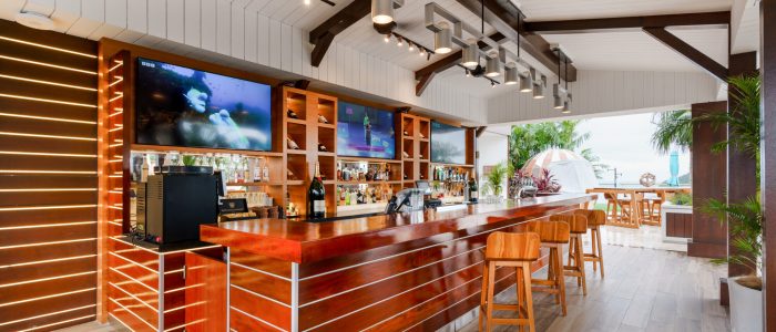 Sail Rooftopbar – Bar Pantai di Atas Bilik dengan Pemandangan Laut & Koktail Eksklusif