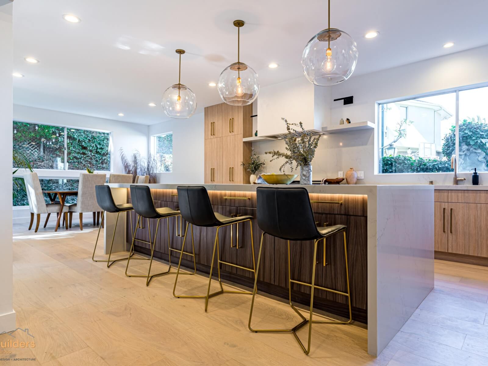 Pembina OC: Reka Bentuk & Bina Projek Berkualiti | Perkhidmatan Profesional