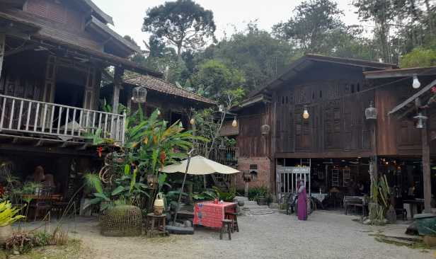 Rumah Singgora: Reka Bentuk Tradisional dengan Sentuhan Moden dan Interior Bergaya – Inspirasi Huni Sempurna.