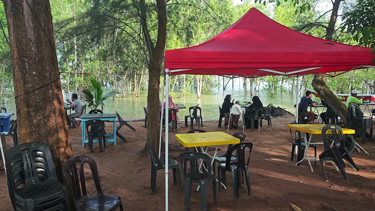 Warung Madlija di Fort Supai – Nikmati Hidangan Tradisional Malaysia & Pemandangan Menakjubkan