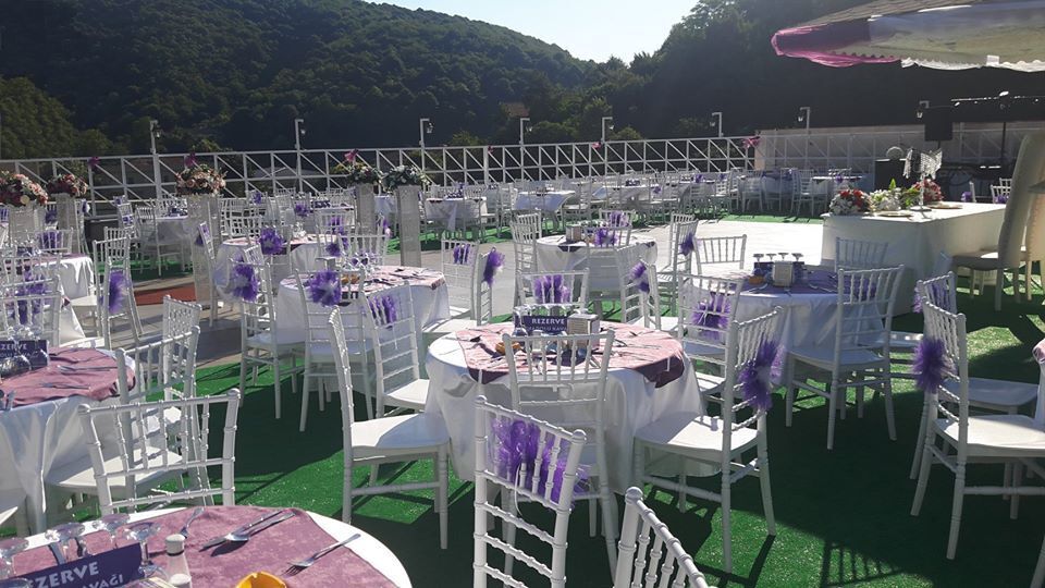 Karya Teras: Reka Bentuk Minimalis untuk Inspirasi Interior Rumah Modern