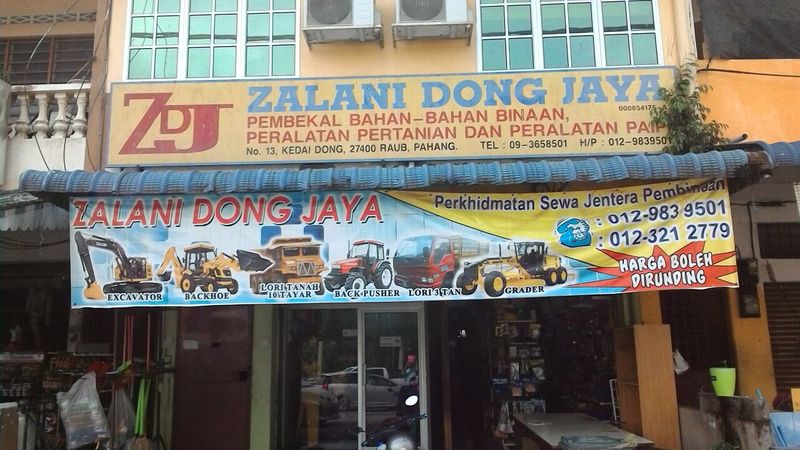 Zalani Dong Jaya – Gambar Produk Fesyen Moden dengan Reka Bentuk Elegan