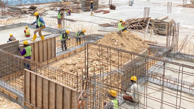 Foto Binaan Megah: Reka Bentuk Seni Bina Moden dengan Gaya Kontemporari