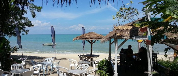 Foto Pantai Bora Bora di Ferringhi – Pemandangan Tropika Menawan