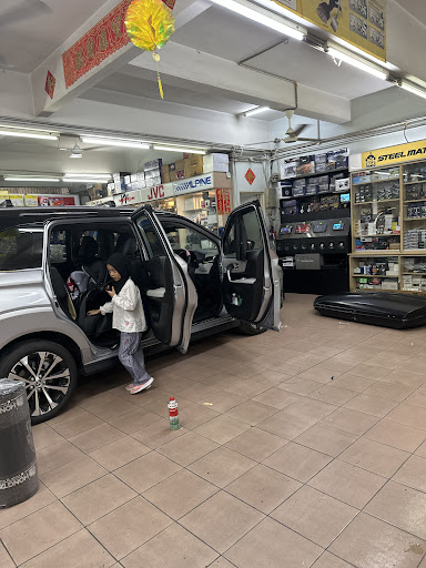 Pusat Auto Kereta Efektif & Aksesori – Servis Berkualiti, Pilihan Terbaik