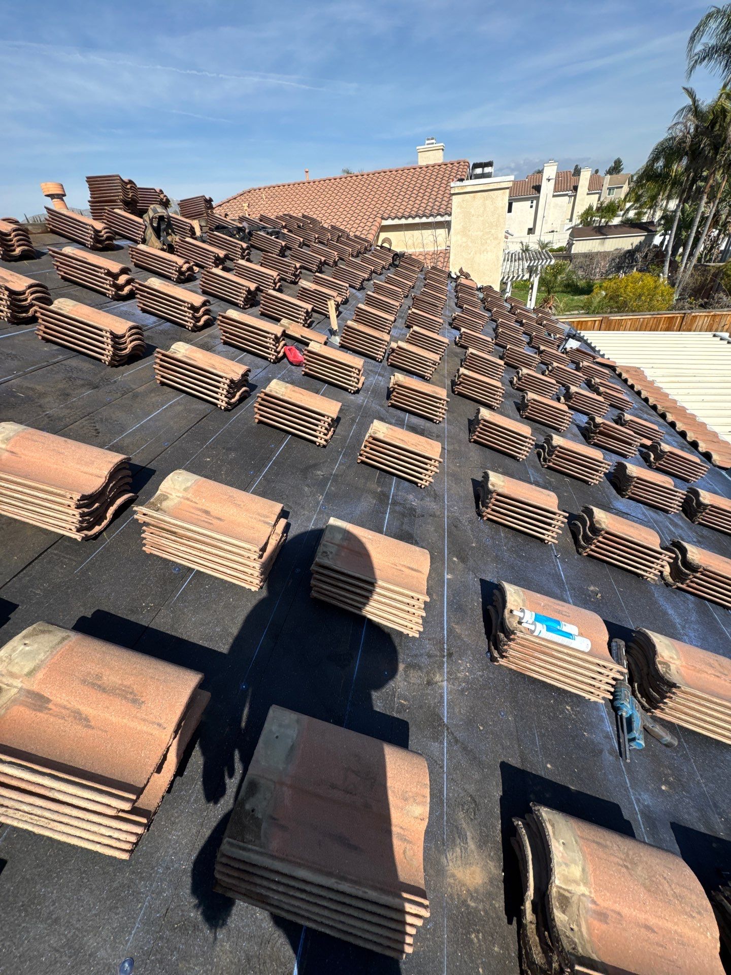 VK Pembinaan & Pembaikan Atap: Perkhidmatan Cat Atap Profesional