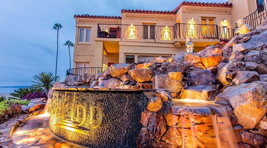 Hotel Pantai Mewah dengan Pemandangan Laut Menakjubkan – Liburan Ideal di Pantai Indah