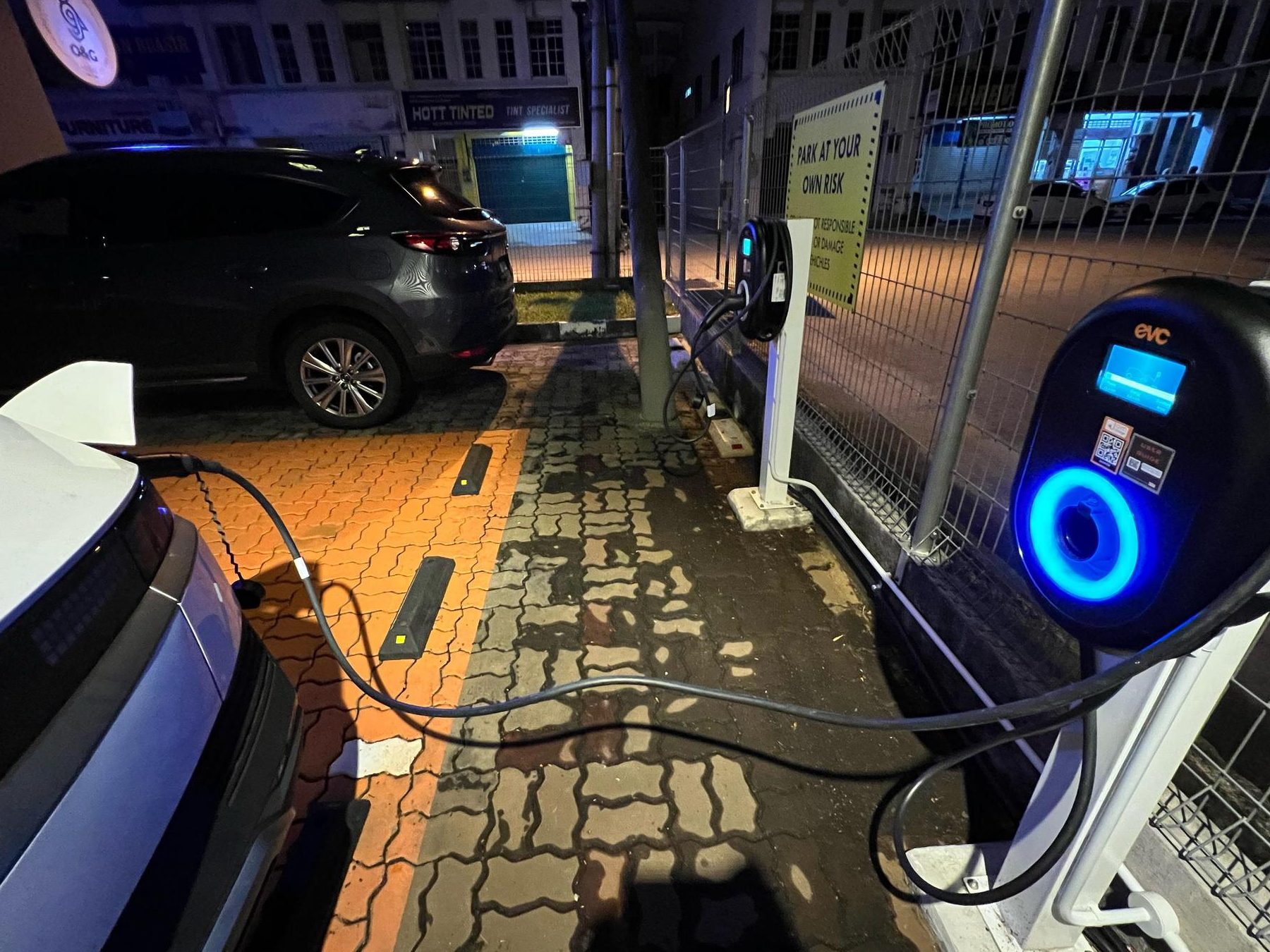 HOTT Tinted Parit Buntar – Foto Kenderaan Moden dengan Warna Cerah & Gaya Dinamis