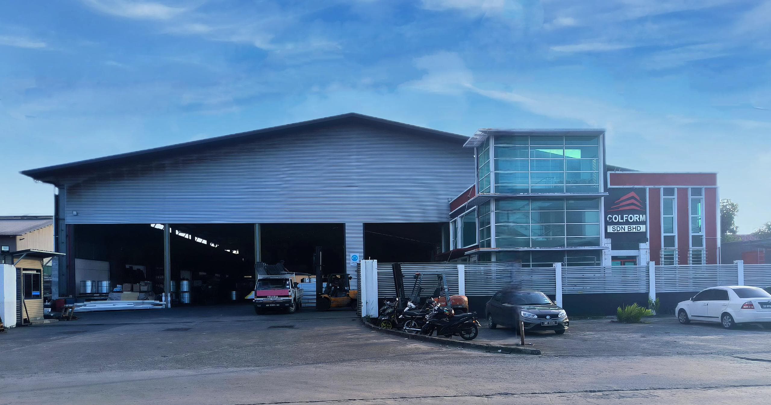 Sandakan Roofing Sdn Bhd – Perkhidmatan Atap Berkualiti di Sandakan, Harga Berpatutan & Pemasangan Cepat