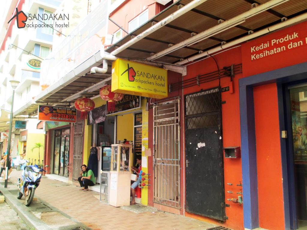 Hostel Backpacker Sandakan – Penginapan Murah, Selamat, & Selesaikan di Tengah Hutan Borneo