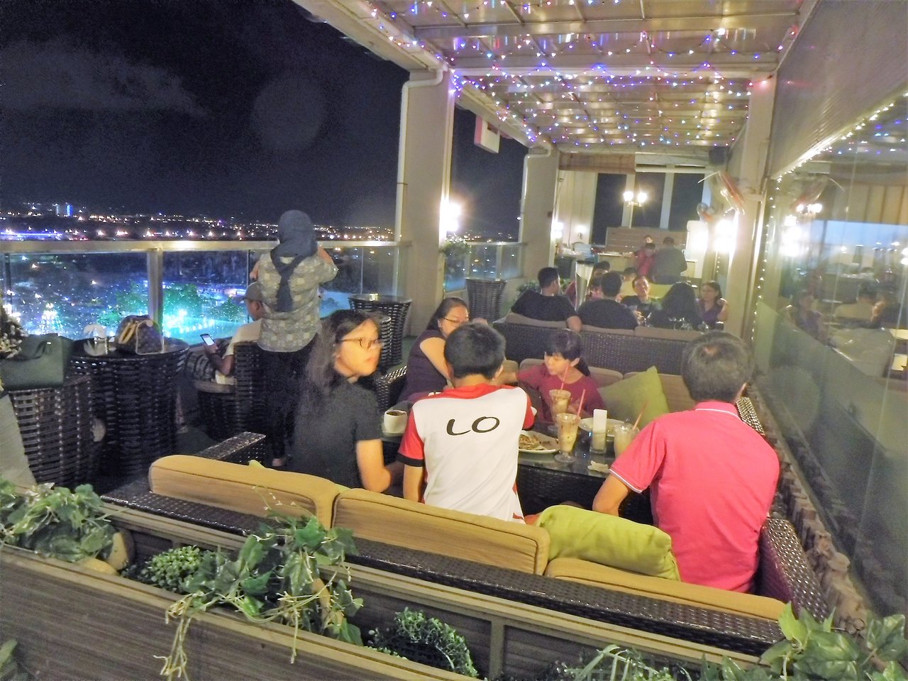 Taman Bumbung Lounge – Reka Bentuk Moden dengan Pemandangan Kota, Ruang Santai & Hijau