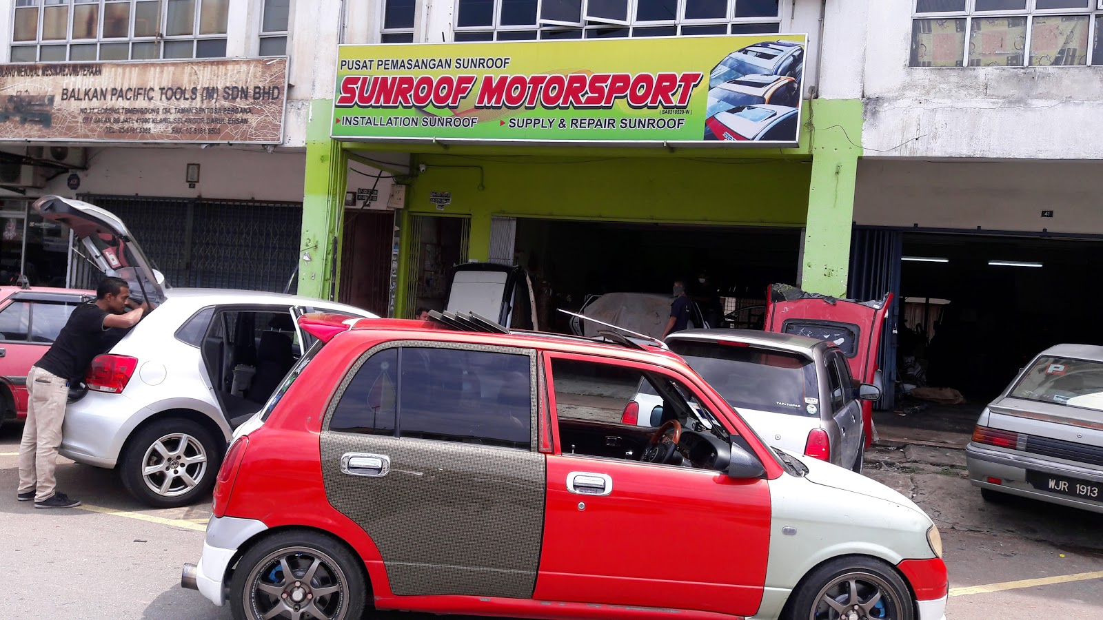 Sunroof Motorsport: Reka Bentuk Sunroof Aerodinamik untuk Kereta Prestasi Tinggi