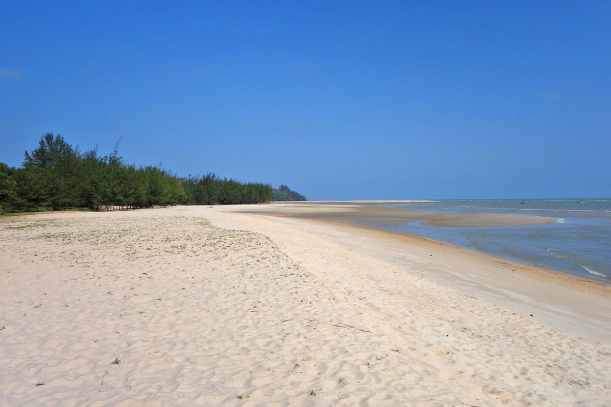Pantai Chendor – Keindahan Pantai di Terengganu, Sunset Memukau, Aktiviti Air & Fotografi