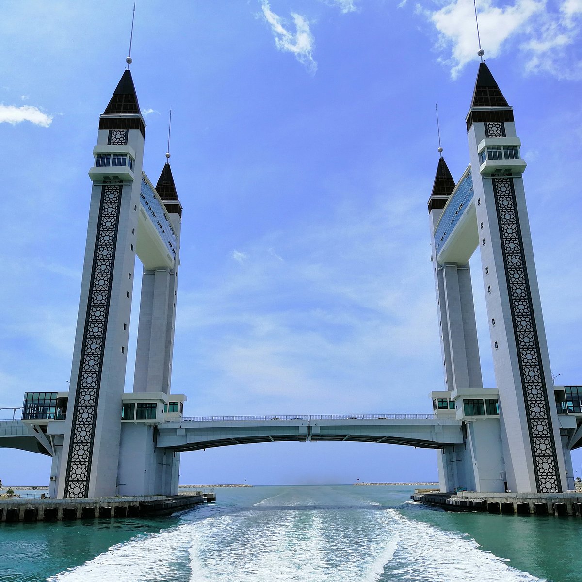 Keindahan Pantai Terengganu: Destinasi Pantai, Budaya & Alam Terbaik di Malaysia