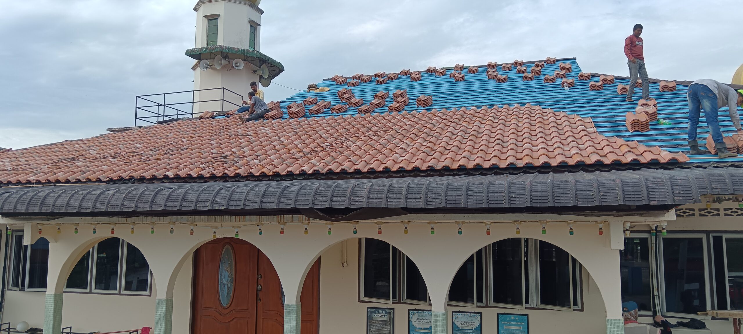 Perkhidmatan Pembaikan Bumbung Terbaik di Kluang – Harga Berpatutan & Kualiti Tinggi