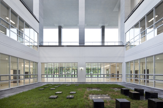 Cahaya Chung Woon: Lampu Hiasan Moden dengan Reka Bentuk Elegan