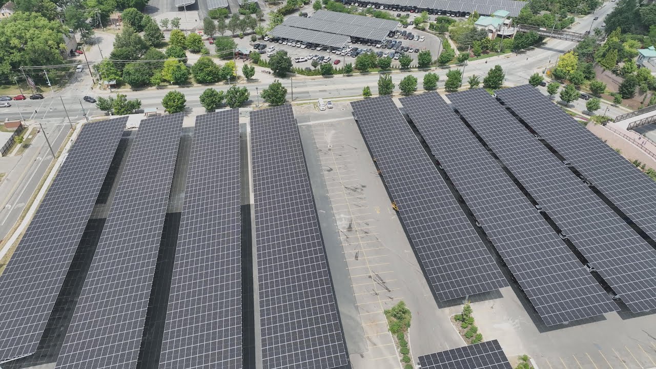 Parkir Kereta Atap Solar PMC – Solusi Hijau untuk Tempat Letak Kereta Efisien