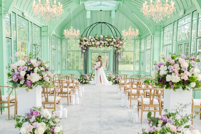 Keindahan L’Orangerie: Seni Bina Bersejarah dengan Taman Bunga Oren yang Memukau